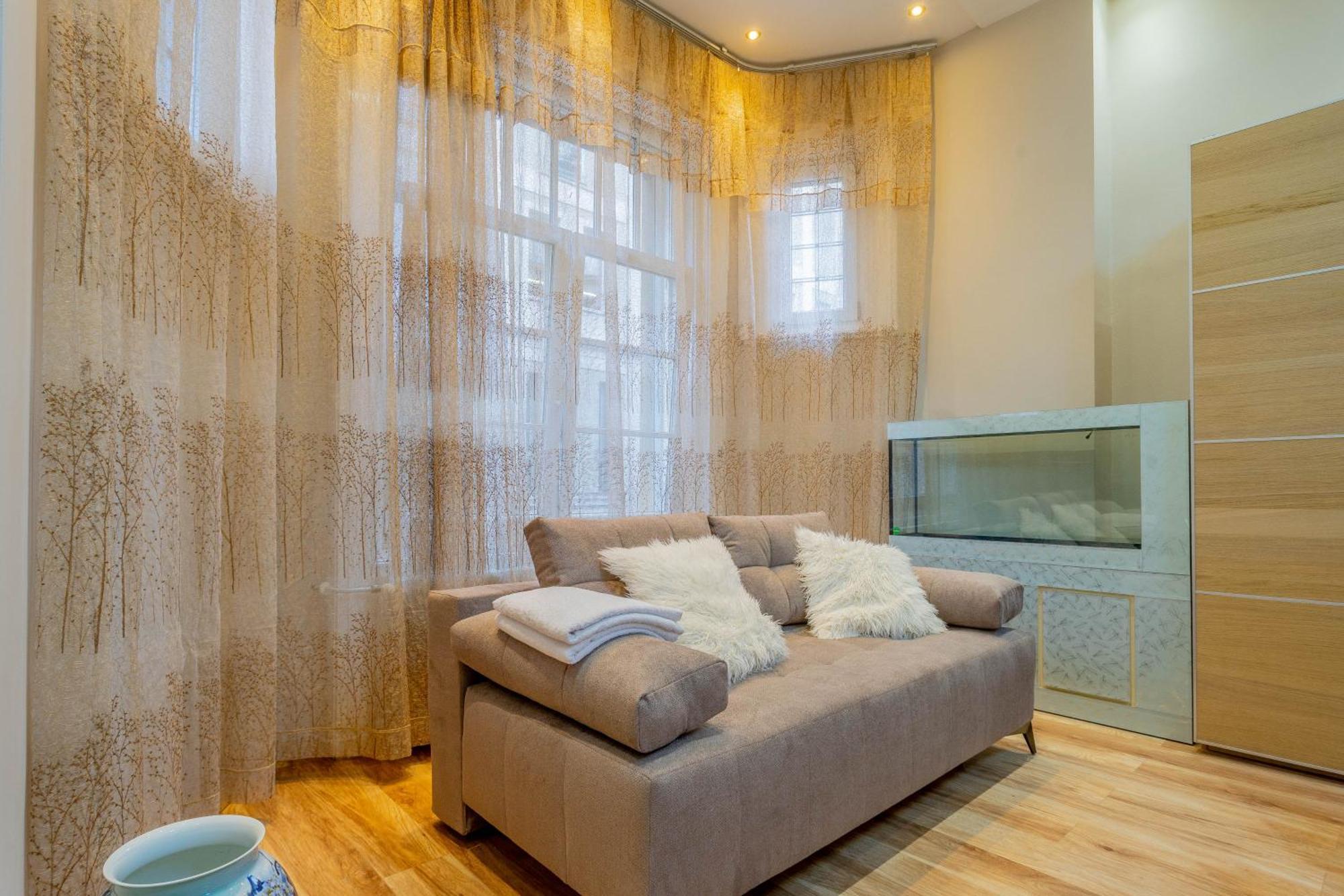 Efad Lux 2 Budapest